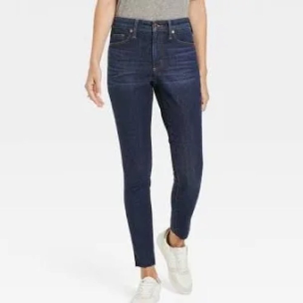 Universal Thread Women's Dark Blue Skinny Jeans